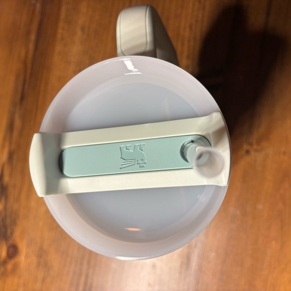 New Stanley 40oz Mist - Picture 4 of 5